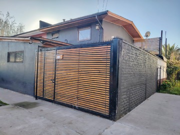 Casa en venta en Pasaje Las Araucarias, Estación Central - 4 dormitorios, 2 baños