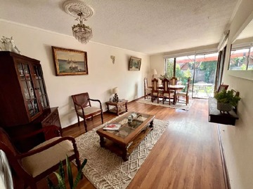 Casa en venta en Peñalolén, Peñalolén - 5 dormitorios, 3 baños