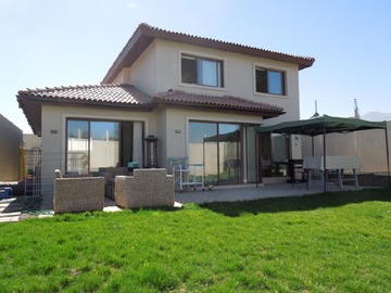 Casa en venta en Brisas norte chicureo colina, Colina - 4 dormitorios, 3 baños