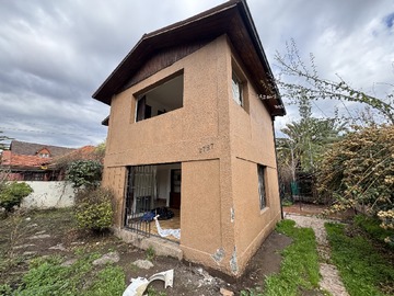 Casa en venta en Brown sur 2787, Macul - 5 dormitorios, 3 baños
