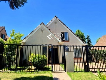 Casa en venta en Pie andino, Lo Barnechea - 4 dormitorios, 3 baños