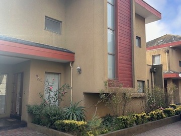 Casa en venta en Venta 11200 uf 6d+5b, Concepción - 6 dormitorios, 5 baños
