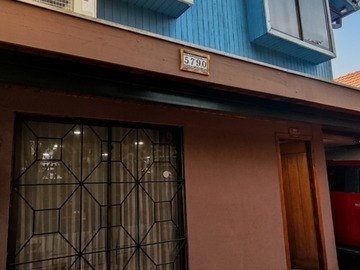 Casa en venta en Calle 400 5790, Peñalolén - 3 dormitorios, 2 baños