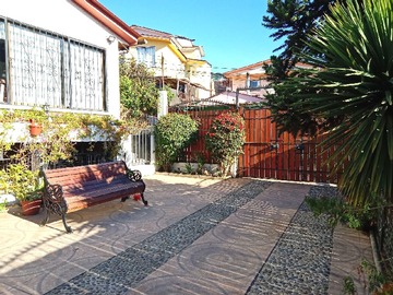 Casa en venta en Cercano a Colegio The Mackay School, Club Español de Reñaca, Viña del Mar - 4 dormitorios, 3 baños