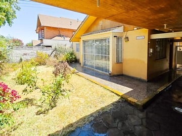 Casa en venta en Hnos neut latour con lampa, Las Condes - 3 dormitorios, 2 baños
