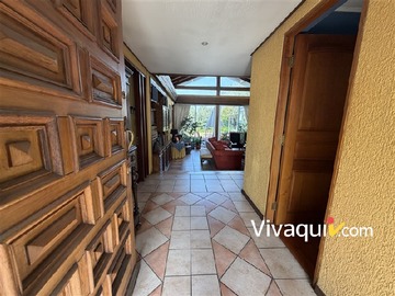 Casa en venta en Bocaccio / Chesterton, Las Condes - 5 dormitorios, 2 baños