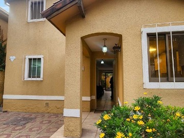 Casa en venta en Linda casa 2 pisos 4 dormitorios remodelada (180525), Huechuraba - 4 dormitorios, 3 baños