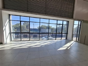 Bodega en arriendo mensual en San Ignacio 660 y 136 m2 de oficinas por habilitar 5 est., Quilicura - 3 baños