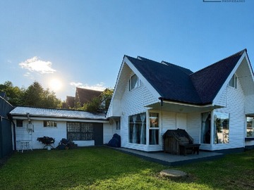 Casa en venta en Puerto Varas, Puerto Varas - 3 dormitorios, 3 baños