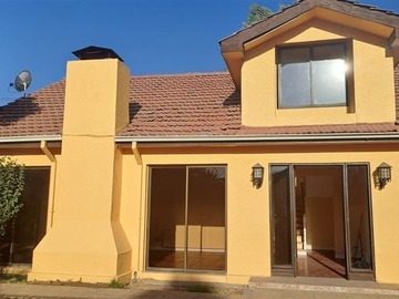 Casa en arriendo mensual en La reina alta, La Reina - 5 dormitorios, 4 baños