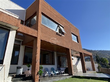Casa en venta en Golf de Manquehue, Lo Barnechea - 5 dormitorios, 5 baños