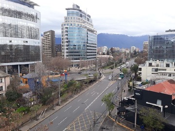 Oficina en arriendo mensual en metro Tobalaba, Providencia - 3 dormitorios, 1 baño
