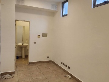 Bodega en venta en Moderno Taller/Bodega en Lo Barnechea (178288), Lo Barnechea