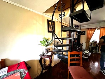 Casa en venta en Jorge Giles con Salvador Gutierrez, Cerro Navia - 4 dormitorios, 2 baños