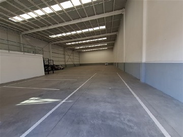 Bodega en arriendo mensual en 916 m2 y 188,7m2 oficinas x habilitar 2 pisos. 5 Est 3., Quilicura - 3 baños