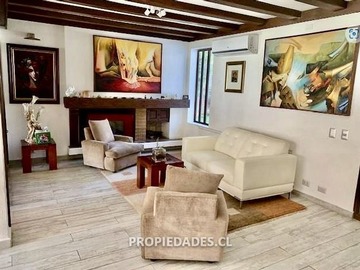 Casa en venta en Nuestra Señora del Rosario, Las Condes - 3 dormitorios, 3 baños
