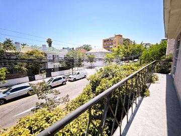 Casa en venta en Gran casa en barrio residencial, providencia (144275), Providencia - 5 dormitorios, 3 baños