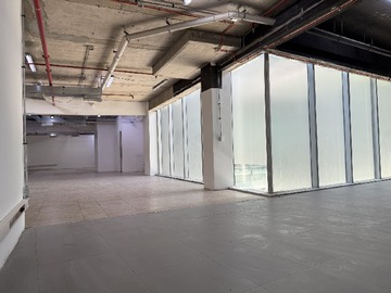 Local Comercial en arriendo mensual en Los Militares / Balmoral, Las Condes - 1 dormitorio, 2 baños