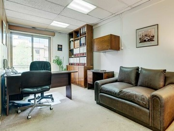 Oficina en venta en Oportunidad!!! plena av. Providencia - metro pedro de valdivia, Providencia - 3 baños
