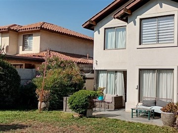 Casa en arriendo mensual en Sector ayres de Chicureo, Colina - 4 dormitorios, 3 baños