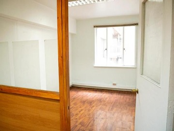 Oficina en venta en Huerfanos - Mc Iver, Santiago - 1 baño