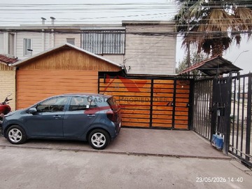 Casa en venta en Casa Esquina de Dos Pisos, 4 Dormitorios, 2 Baños, Quilicura. - 4 dormitorios, 2 baños