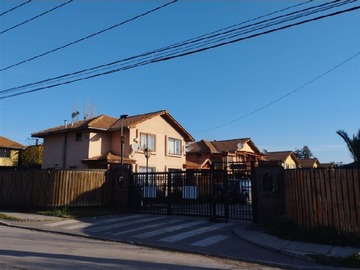 Casa en venta en Estadio Bata, Peñaflor - 3 dormitorios, 2 baños