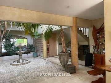 Casa en venta en Las Tórtolas / Atalaya, Las Condes - 5 dormitorios, 8 baños