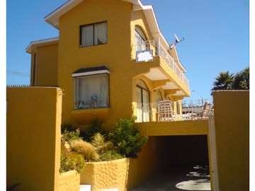 Casa en venta en Av. La flores, Coquimbo - 7 dormitorios, 5 baños