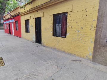 Casa en venta en Roberto Espinoza, Santiago - 5 dormitorios, 1 baño