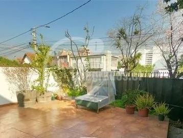 Casa en venta en Roncesvalles, Las Condes - 4 dormitorios, 3 baños