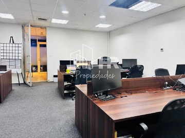Oficina en arriendo mensual en Moderna Oficina en Centro Financiero (170248), Las Condes