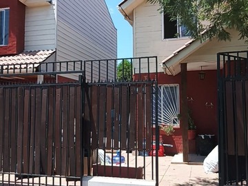 Casa en venta en Amplia Casa Pasaje los Pozones, Larapinta Lampa - 3 dormitorios, 2 baños