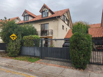 Casa en venta en San carlos de apoquindo, Las Condes - 5 dormitorios, 5 baños