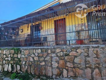 Casa en venta en Parte Alta Coquimbo, Coquimbo - 3 dormitorios, 2 baños