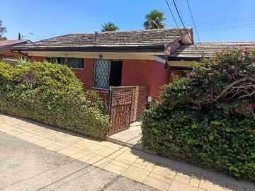 Casa en venta en Av. Ossa/ Simón Bolivar, La Reina - 4 dormitorios, 3 baños
