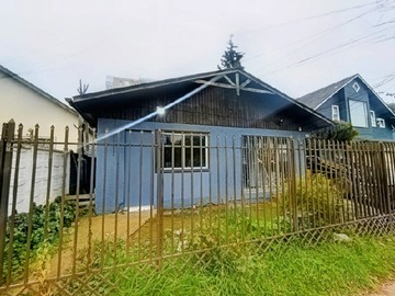 Casa en venta en Se vende propiedad con amplio terreno calle trizano, Temuco - 4 dormitorios, 2 baños