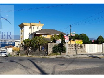 Casa en venta en Av. Francia con Bulnes, Quintero - 6 dormitorios, 4 baños
