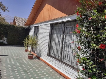 Casa en venta en Espaciosa casa cercana a metro qulin. Macul, Macul - 3 dormitorios, 1 baño