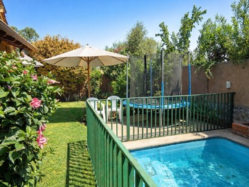 Casa en venta en Avenida El Valle, Peñalolén - 5 dormitorios, 4 baños
