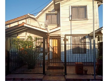 Casa en venta en Pasaje Los Parrocos 1613, Maipú - 5 dormitorios, 3 baños