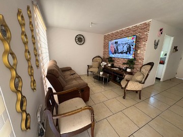 Casa en venta en Calle Isla Evans, Maipú - 4 dormitorios, 3 baños