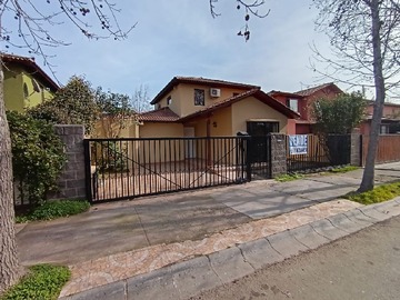 Casa en venta en Calle Santa Barbara 6800, Huechuraba, Región Metropolitana de Santiago 8580000, Chile, Huechuraba - 3 dormitorios, 3 baños