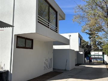 Casa en venta en Carlos Osandon, La Reina - 3 dormitorios, 3 baños