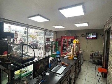 Local Comercial en arriendo mensual en Espacio Ideal para Tu Negocio, Gran Afluencia (175700), Recoleta - 2 baños
