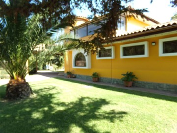 Casa en venta en Casi con calle las diez cuadras, Buin - 5 dormitorios, 6 baños