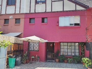Casa en arriendo mensual en Av. Gladys Marín Millie 6575, Estación Central - 5 dormitorios, 3 baños