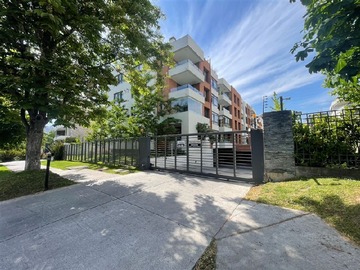Departamento en venta en Avenida El Tranque 12300, Lo Barnechea - 4 dormitorios, 3 baños