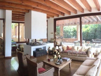 Casa en venta en Fabulosa casa orilla de cancha brisas de chicureo, Colina - 4 dormitorios, 4 baños
