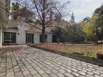 Casa en venta en Lo castillo, Vitacura - 5 dormitorios, 4 baños